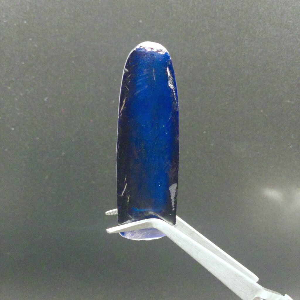 Saphir · Rohstein zum Facettieren · 206 ct · Synthetisch · Mittelblau