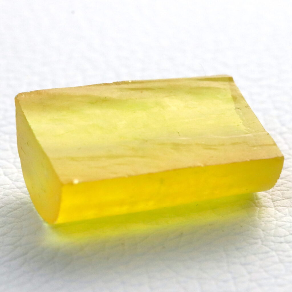 Gelber Saphir-Rohstein