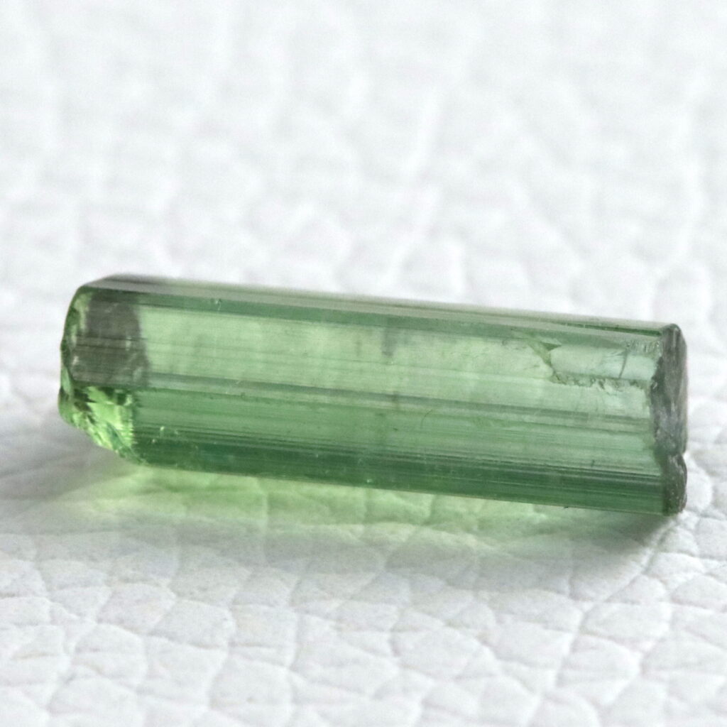 Grüner Turmalin · Rohstein zum Facettieren · 5,2 ct · Unbehandelt