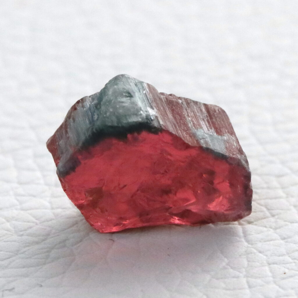 Alternative view of Rosa Turmalin · Rohstein zum Facettieren · 8,0 ct · Unbehandelt