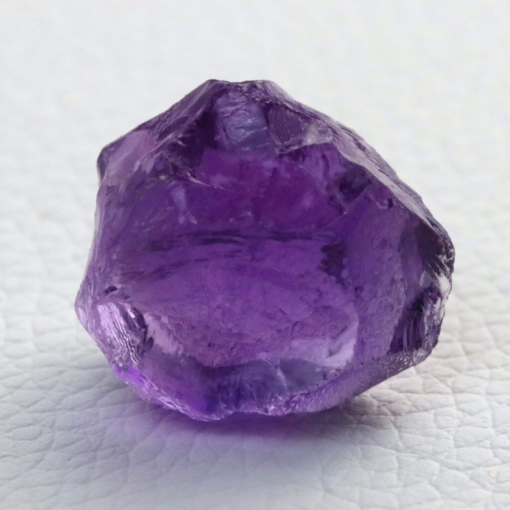 Amethyst · Rohstein zum Facettieren · 27,8 ct · Unbehandelt · Violett